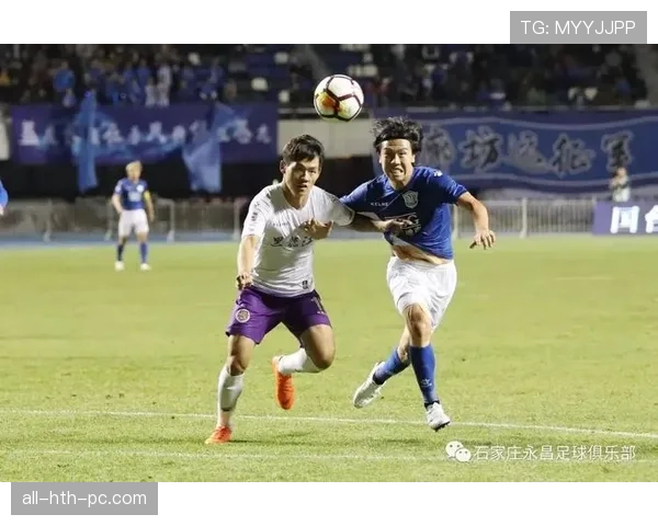 双重触球判罚规则：掷界外球与任意球的关键区别