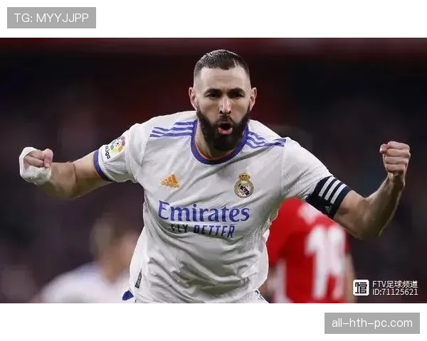 本泽马巅峰为何姗姗来迟：一位中锋的转型与进化之路